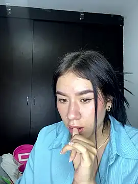 Snapshot of Im_Valen_Cute chatting on December 2024 03:20:01 AM Im Valen Cute online show from December 2024 03:20:01 AM