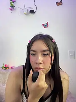 Snapshot of Im_Valen_Cute chatting on December 2024 01:38:02 AM Im Valen Cute online show from December 2024 01:38:02 AM