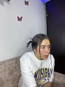 Snapshot of Im_Valen_Cute chatting on December 2024 01:32:02 AM Im Valen Cute online show from December 2024 01:32:02 AM