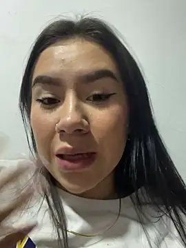 Snapshot of Im_Valen_Cute chatting on January 2025 12:27:01 AM Im Valen Cute online show from January 2025 12:27:01 AM