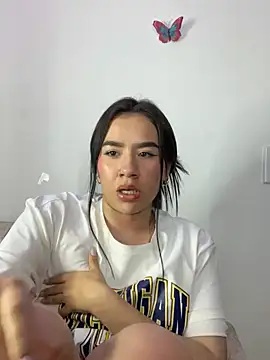 Snapshot of Im_Valen_Cute chatting on January 2025 03:29:02 AM Im Valen Cute online show from January 2025 03:29:02 AM