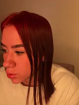 Snapshot of Im_Valen_Cute chatting on February 2025 02:26:02 AM Im Valen Cute online show from February 2025 02:26:02 AM