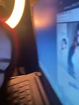 Snapshot of Im_Valen_Cute chatting on February 2025 11:36:02 PM Im Valen Cute online show from February 2025 11:36:02 PM