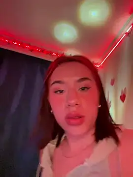 Snapshot of Im_Valen_Cute chatting on February 2025 04:04:01 AM Im Valen Cute online show from February 2025 04:04:01 AM