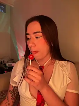 Snapshot of Im_Valen_Cute chatting on October 2025 10:30:02 PM Im Valen Cute online show from October 2025 10:30:02 PM