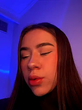 Snapshot of Im_Valen_Cute chatting on October 2025 04:31:02 AM Im Valen Cute online show from October 2025 04:31:02 AM