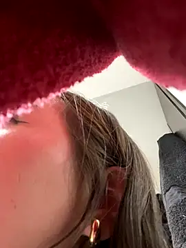 Im Valen Cute online show from November 2025 07:30:01 AM