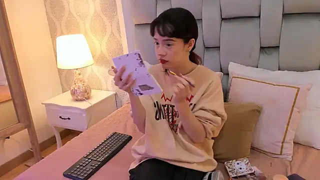 Snapshot of Nastya_Fantasy chatting on December 2024 01:18:02 PM Nastya Fantasy online show from December 2024 01:18:02 PM