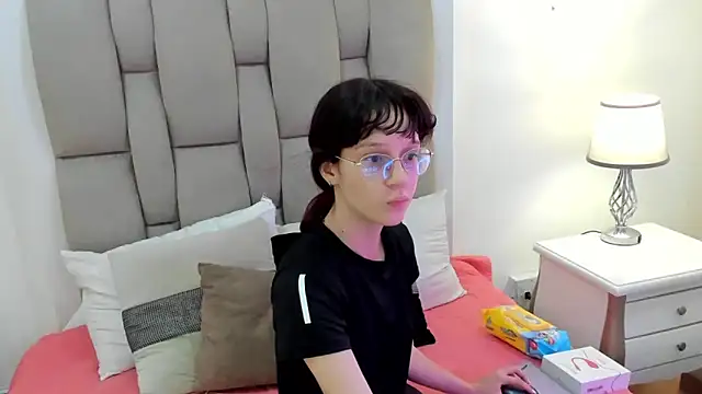 Snapshot of Nastya_Fantasy chatting on December 2024 07:33:01 PM Nastya Fantasy online show from December 2024 07:33:01 PM