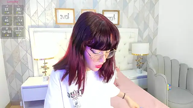 Snapshot of Nastya_Fantasy chatting on February 2025 07:11:01 PM Nastya Fantasy online show from February 2025 07:11:01 PM