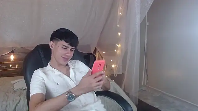 Dyla n18 online show from January 2025 11:13:02 PM