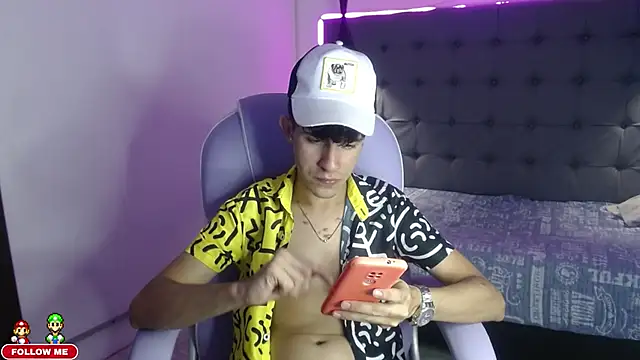 Dyla n18 online show from January 2025 11:45:01 PM