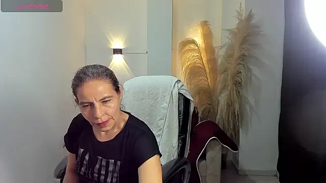 Snapshot of Milf_karlye chatting on June 2026 03:15:02 AM Milf karlye online show from June 2026 03:15:02 AM