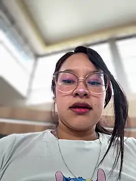 Liulee online show from December 2025 04:34:01 PM