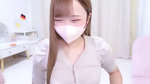 Snapshot of MAIKA_pyon chatting on September 2025 11:42:01 PM MAIKA pyon online show from September 2025 11:42:01 PM