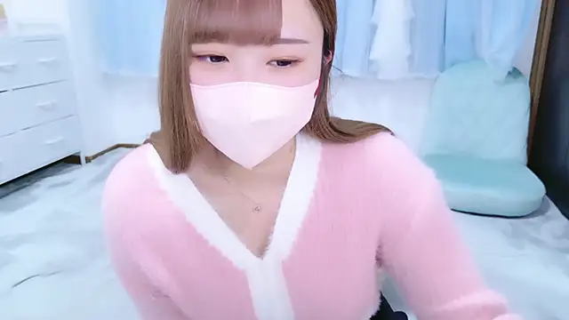 Snapshot of MAIKA_pyon chatting on October 2025 06:47:01 AM MAIKA pyon online show from October 2025 06:47:01 AM