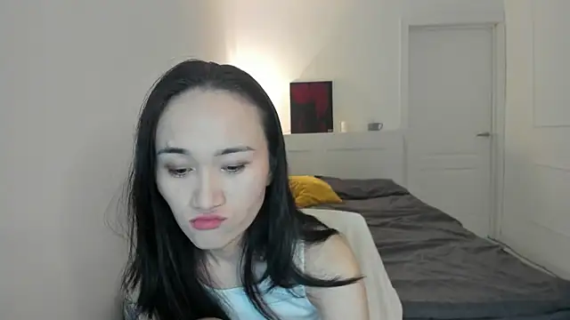 aenie online show from October 2025 04:02:01 AM