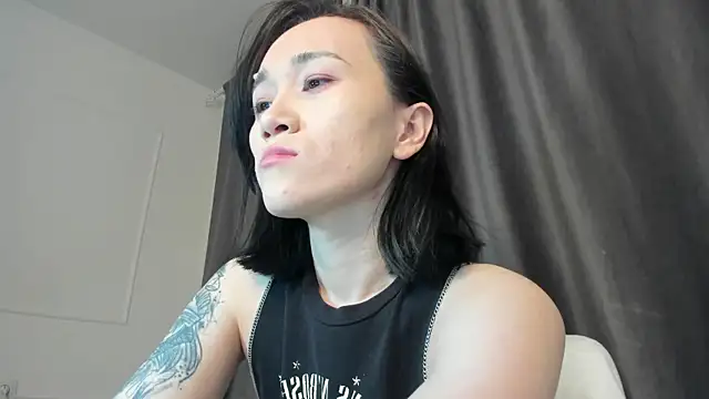 aenie online show from December 2025 01:29:02 PM