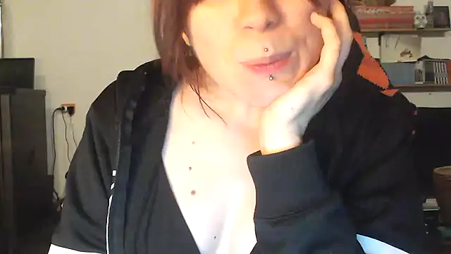 complicata mente online show from December 2024 09:19:01 PM