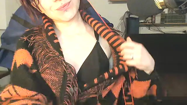 complicata mente online show from March 2025 05:42:02 PM