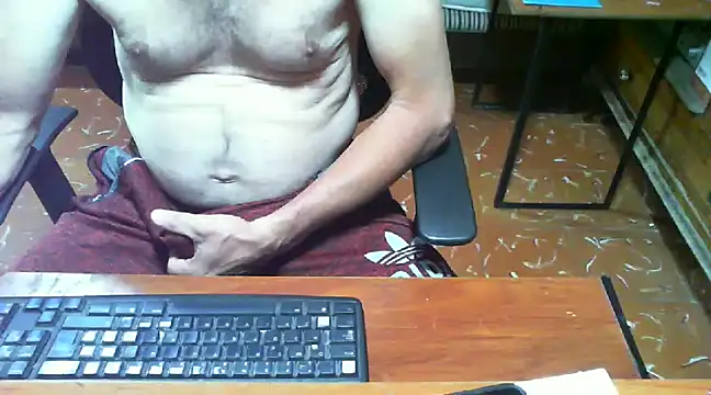 Snapshot of Roberto3102 chatting on January 2025 06:57:01 PM Roberto3102 online show from January 2025 06:57:01 PM