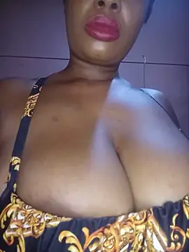 Snapshot of Luciouslips00 chatting on June 2026 02:15:01 PM Luciouslips00 online show from June 2026 02:15:01 PM