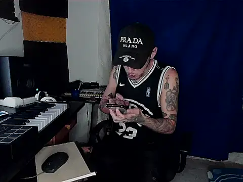 Snapshot of patrik_tattoo_ chatting on January 2025 04:41:02 AM patrik tattoo online show from January 2025 04:41:02 AM