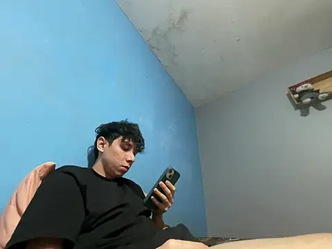 Snapshot of Omaaaaaaa00001 chatting on February 2025 12:32:01 AM Omaaaaaaa00001 online show from February 2025 12:32:01 AM