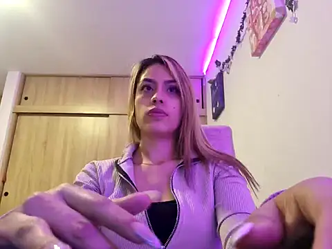 Snapshot of MiiaCollings1 chatting on October 2025 02:11:02 AM MiiaCollings1 online show from October 2025 02:11:02 AM