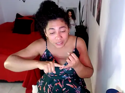 Snapshot of bellacrespalatina chatting on September 2025 08:13:02 AM bellacrespalatina online show from September 2025 08:13:02 AM