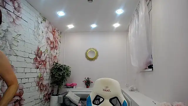 Snapshot of Cutie_Asya chatting on October 2025 04:45:01 AM Cutie Asya online show from October 2025 04:45:01 AM