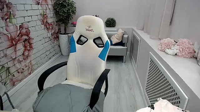 Snapshot of Cutie_Asya chatting on October 2025 04:24:02 AM Cutie Asya online show from October 2025 04:24:02 AM