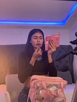 emilie xx  online show from March 2026 07:58:01 PM