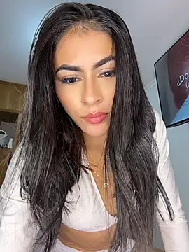 emilie xx  online show from May 2026 02:53:02 AM