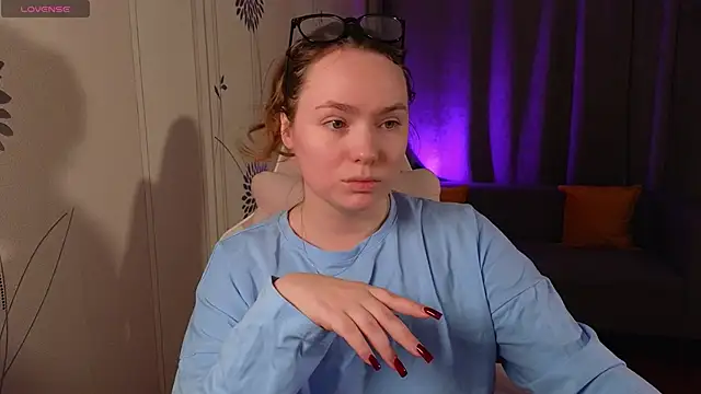 Kari Lunna online show from October 2025 02:56:01 AM