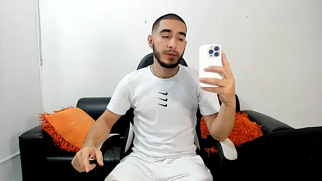Snapshot of JuanDiegoKing chatting on March 2025 03:41:02 AM JuanDiegoKing online show from March 2025 03:41:02 AM