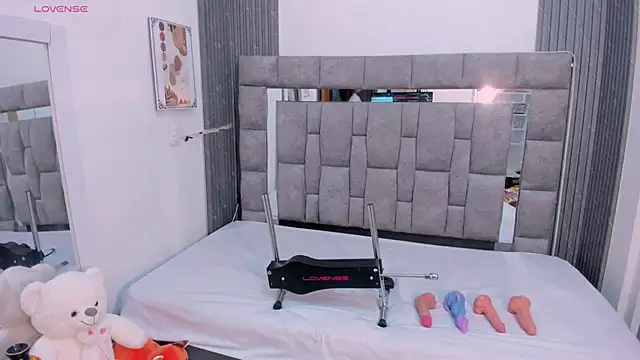 zulyjones online show from March 2026 12:33:01 PM