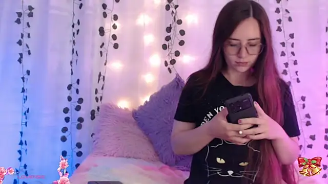 centaurigirl online show from December 2024 02:03:02 PM