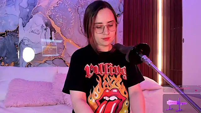 centaurigirl online show from October 2025 02:56:01 AM