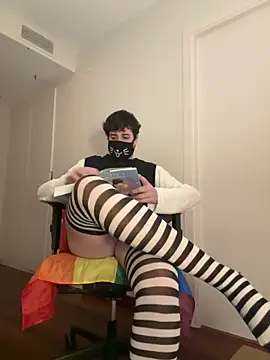 Snapshot of Your_femboy24 chatting on January 2025 06:33:02 PM Your femboy24 online show from January 2025 06:33:02 PM