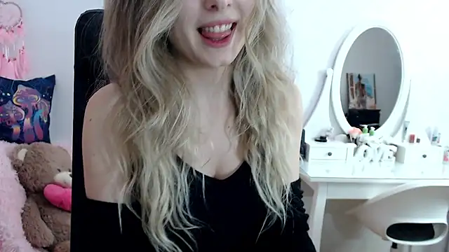 Snapshot of _sweettreat chatting on March 2025 02:10:01 AM sweettreat online show from March 2025 02:10:01 AM