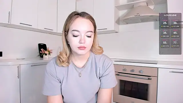 Snapshot of SheenaDollins chatting on December 2024 06:44:02 AM SheenaDollins online show from December 2024 06:44:02 AM