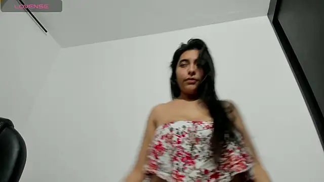 Snapshot of Sara-shely chatting on October 2025 07:24:01 PM Sara-shely online show from October 2025 07:24:01 PM