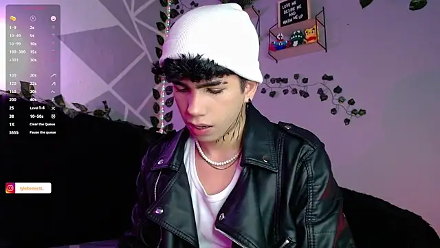 LyleBennett  online show from December 2024 10:39:01 AM