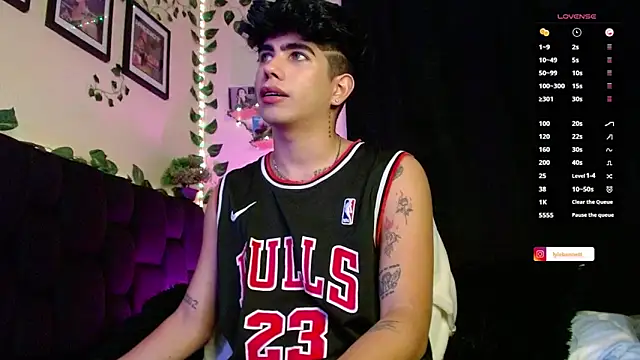 LyleBennett  online show from February 2025 10:28:01 AM