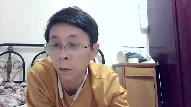 Snapshot of TGH521 chatting on February 2026 01:54:01 PM TGH521 online show from February 2026 01:54:01 PM