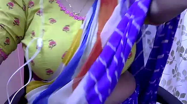Snapshot of Riya_riyaa chatting on December 2024 03:32:02 PM Riya riyaa online show from December 2024 03:32:02 PM
