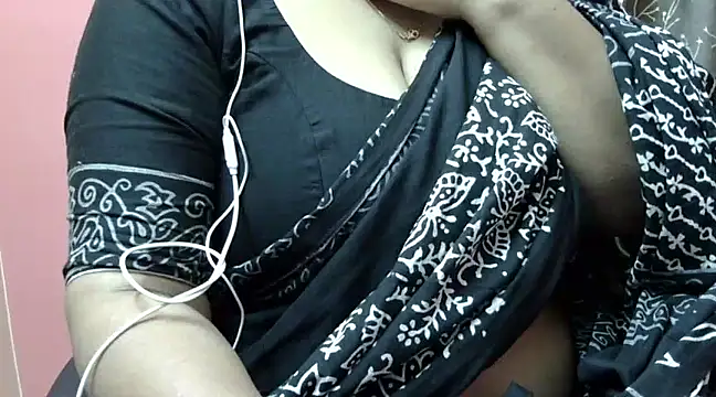 Snapshot of Riya_riyaa chatting on December 2024 07:10:01 PM Riya riyaa online show from December 2024 07:10:01 PM