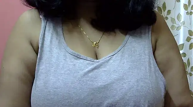 Snapshot of Riya_riyaa chatting on January 2025 04:38:01 PM Riya riyaa online show from January 2025 04:38:01 PM