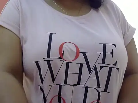 Snapshot of Riya_riyaa chatting on January 2025 04:28:02 AM Riya riyaa online show from January 2025 04:28:02 AM